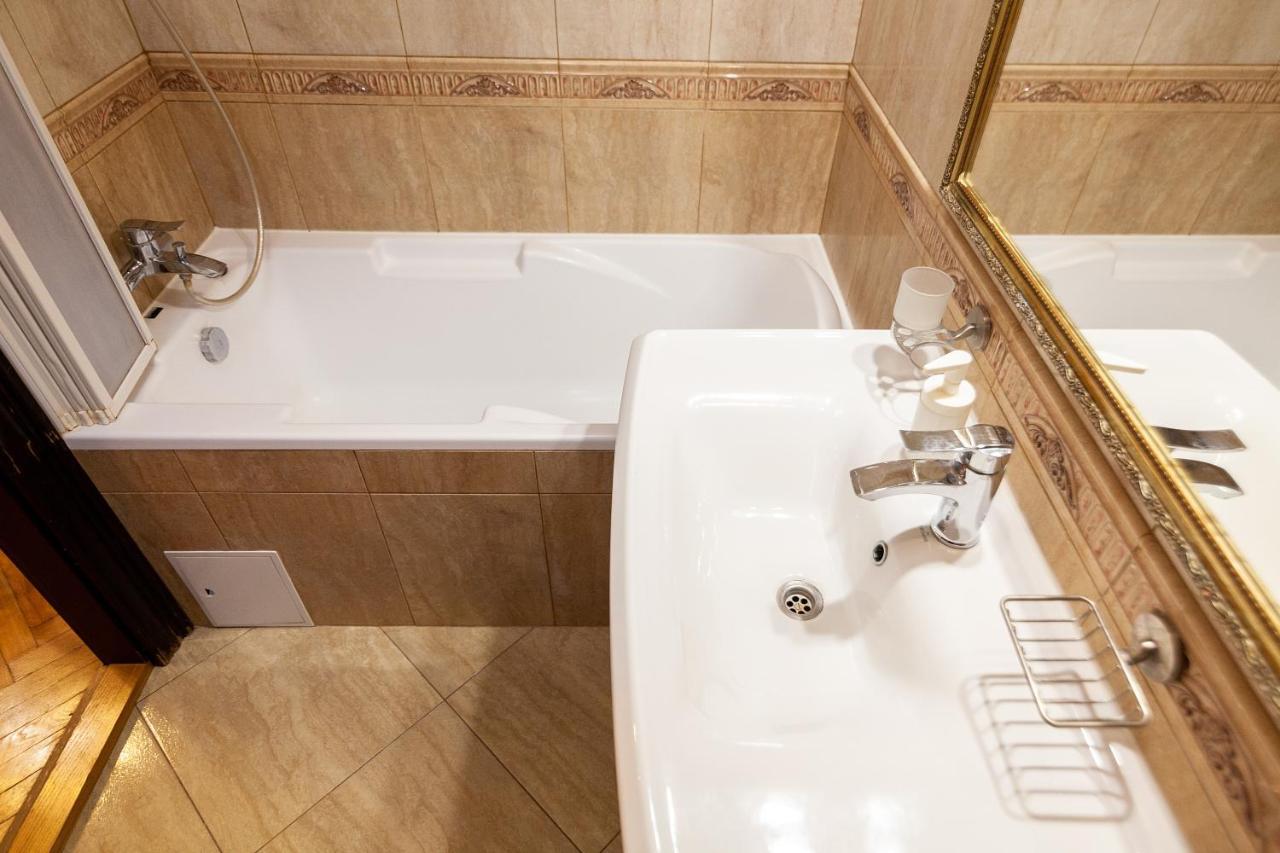 Alfa Apartments Levytskoho リヴィウ エクステリア 写真